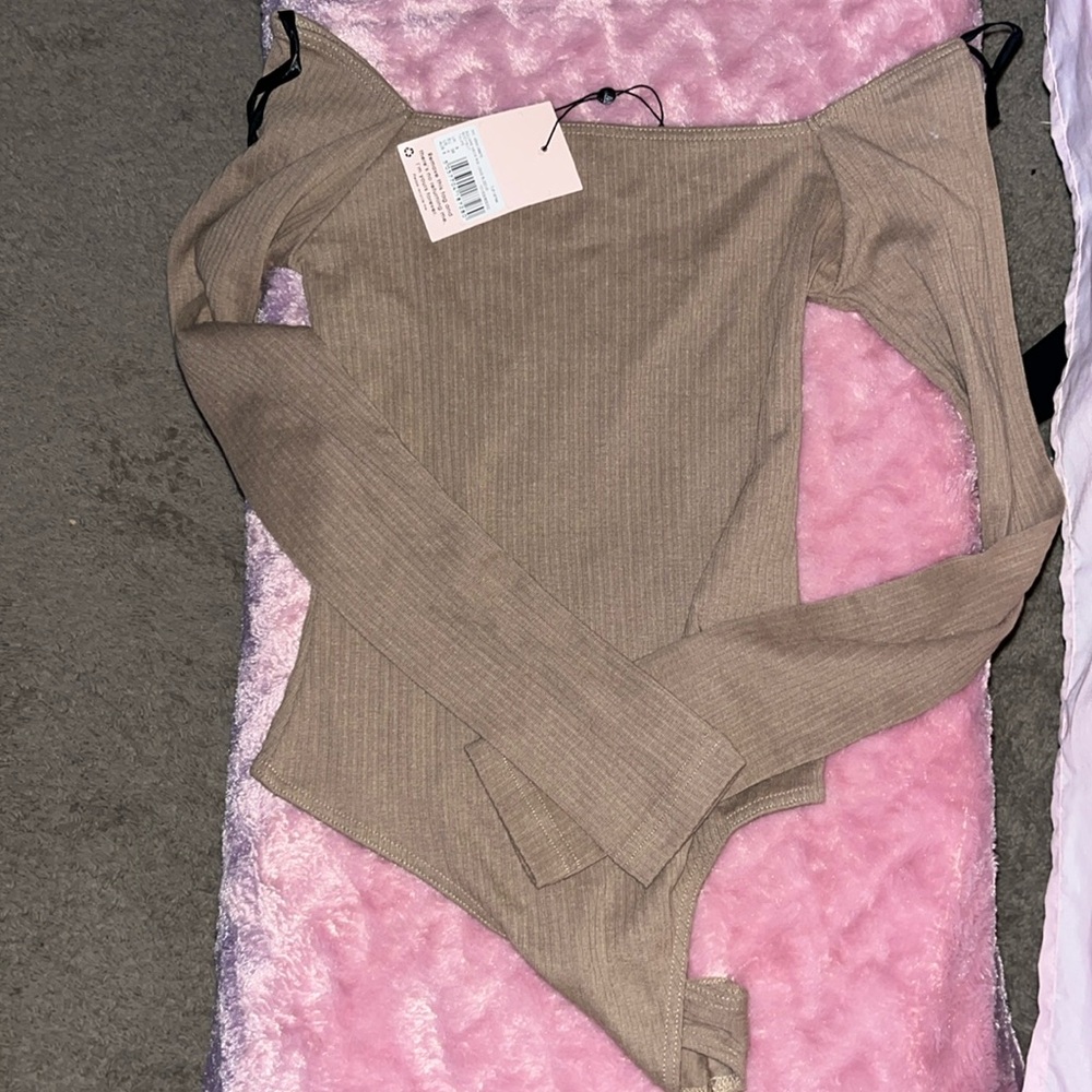 Missguided off the should top